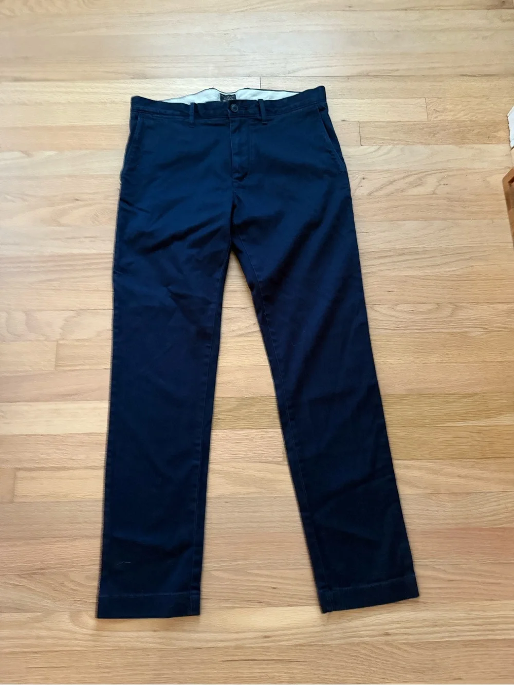 J Crew Men’s 31 x 30 Navy Blue Broken In Slim Fit Chino Pants